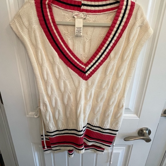 FREE PEOPLE CABLE KNIT SWEATER VEST WITH SIDE TIE DETAIL! S - Picture 8 of 11